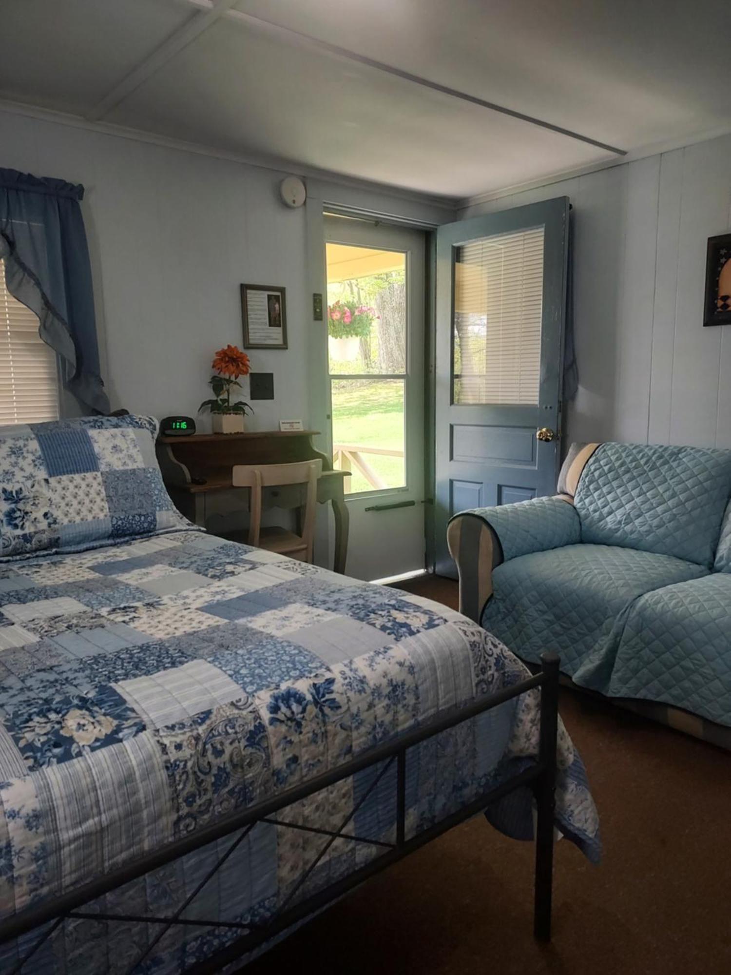 Serenity Motel Shaftsbury Exterior foto
